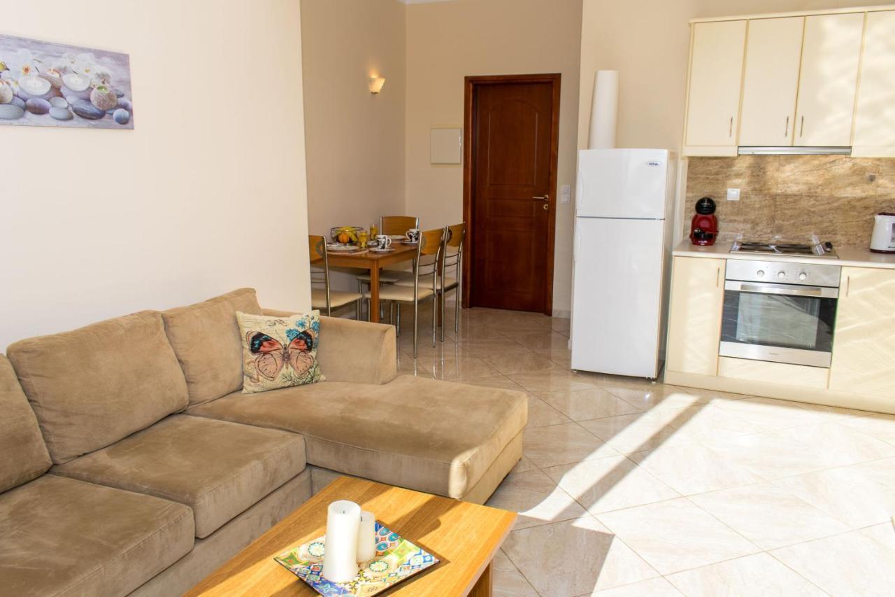 Barbaras Apartments Като Дарацо Екстериор снимка